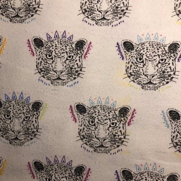 🛒 $15 - Flannel Fabric Big Cat 2 1/2 Yards - Picture 1 of 2